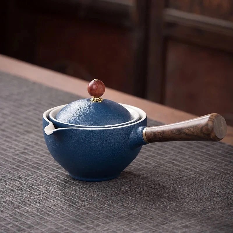 Théière en céramique inclinable avec manche en bois Bleu