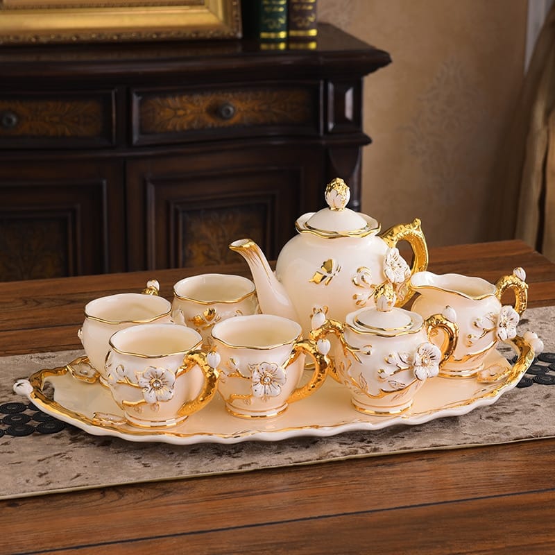 Service à thé anglais en céramique beige doré ancien Lot 1