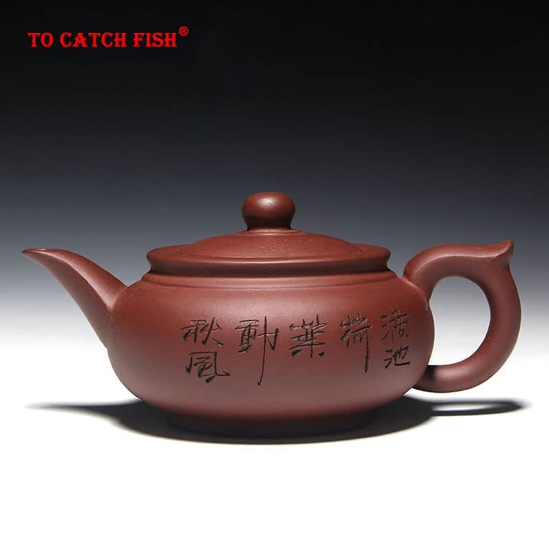 Théière Yixing en argile violette avec gravure chinoise_1