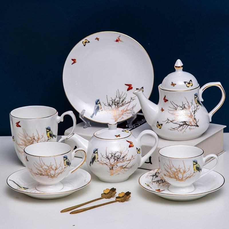 Luxueux service à thé en porcelaine à motif anglais_1